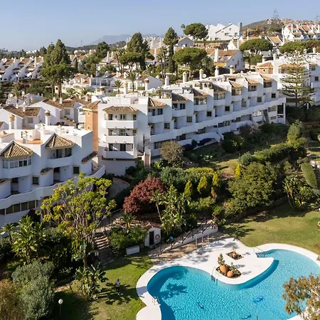 Cozy 2- Bedroom Duplex Penthouse With Rooftop Solarium In Calahonda